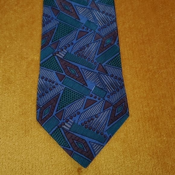Blue, Red, Cream Patterned Tie New - Picture 1 of 6